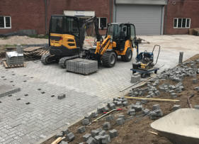 Asfaltiranje, tlakovanje, gradnja cest, komunalne infrastrukture, urejanje okolice